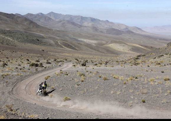 Reuters - Hermosos paisajes tras recorrer carreteras y trochas entre Per&#250;, Argentina y Chile.