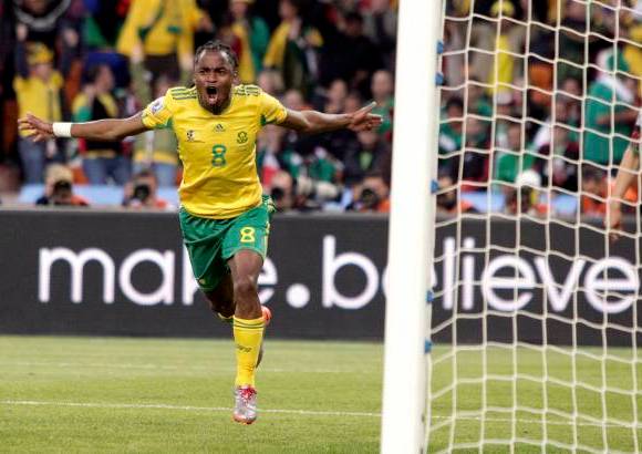 Reuters - Siphiwe Tshabalala puso contra la pared a México con su gol al minuto 55.
