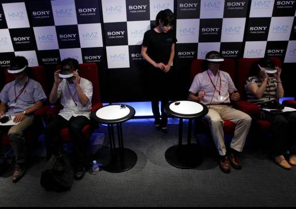 Reuters - &quot;La parte m&#225;s dif&#237;cil para nosotros fue hacerlo tan peque&#241;o como fuera posible, manteniendo a la vez la alta definici&#243;n, pero lo conseguimos&quot;, dijo Shigeru Kato, un vicepresidente de Sony.