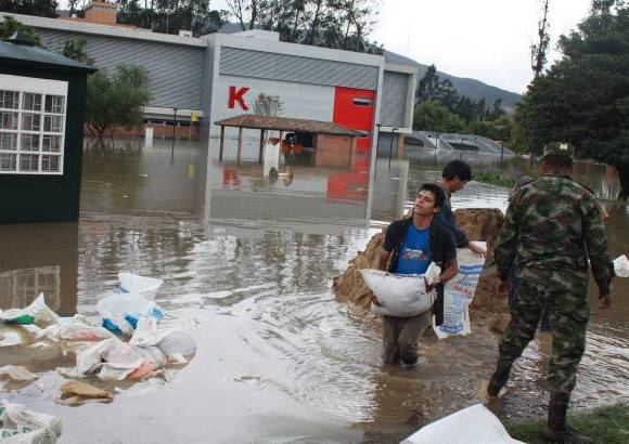 - Cerca del 90 por ciento de las instalaciones de la Universidad de la Sabana est&#225;n bajo las aguas del afluente.