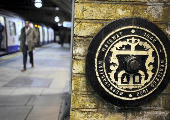 AP - El sistema subterr&#225;neo de transporte m&#225;s antiguo del mundo cumple este mi&#233;rcoles su 150 aniversario con eventos programados para celebrar la forma en que ha ayudado a darle forma a Londres y sus alrededores. La vanguardista L&#237;nea Metropolitana desat&#243; una nueva ola de desarrollo subterr&#225;neo que hoy se ha convertido en un sistema de 402 kil&#243;metros que transporta 1.200 millones de pasajeros cada a&#241;o.