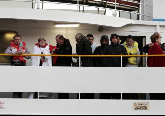 AP - El barco, llamado Costa Concordia, es de 114.500 toneladas de peso y 290 metros de eslora.