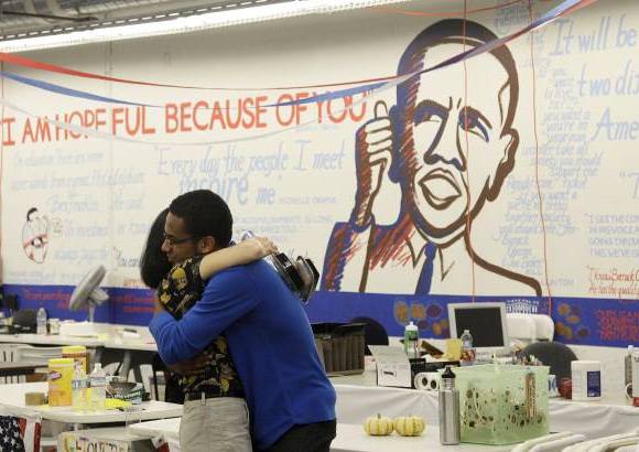 AP - Miles de voluntarios de la campa&#241;a de Obama celebraron la victoria en todo el pa&#237;s.
