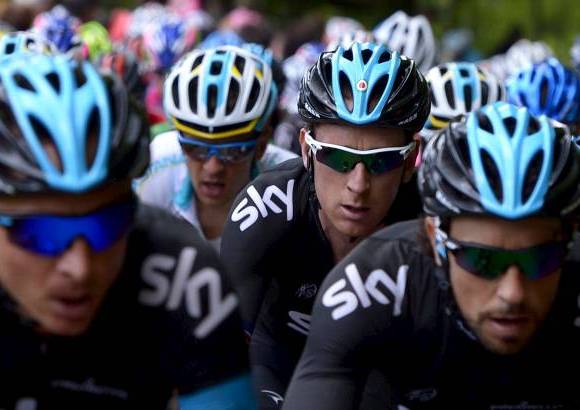 - La fiesta no fue completa para el Sky, ya que el l&#237;der del equipo Bradley Wiggins volvi&#243; a fallar y cedi&#243; 37 segundos con sus rivales directos.
