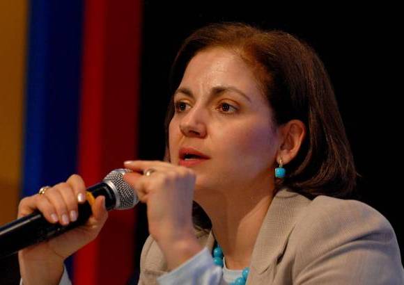 - María del Rosario Guerra, es economista, catedrática y administradora pública. Se desempeñó como ministra de Comunicaciones durante la segunda administración del expresidente Uribe, 2006-2010. Es economista de la Universidad del Rosario, máster en Administración Pública de la Universidad de Harvard y máster en Economía Agrícola de la Universidad de Cornell, ambos en Estados Unidos.