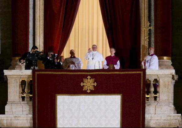AP - Francisco I, el nombre que eligi&#243;, es el primer Papa jesuita de la historia del catolicismo, es un sacerdote argentino de h&#225;bitos monacales que no duda en atacar al poder pol&#237;tico.