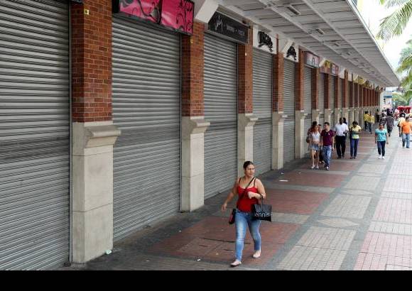 Jaime P&#233;rez - El sector del Hueco y zonas de la avenida Oriental tambi&#233;n se vio afectado, por lo que la mayor&#237;a de los locales comerciales tuvieron que cerrar.