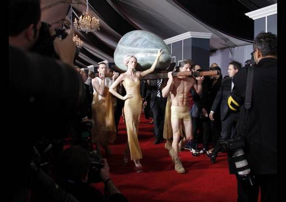 Reuters - Lady Gaga volvi&#243; a dar de qu&#233; hablar por sus excentricidades.