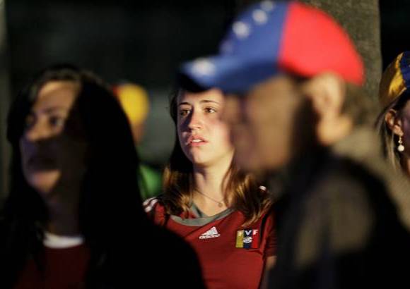 Reuters - Capriles reconoció su derrota y felicitó a Chávez por su triunfo: "estoy aquí para reconocer y respetar la voluntad de nuestro pueblo. Los que pueblo diga para mí es sagrado".