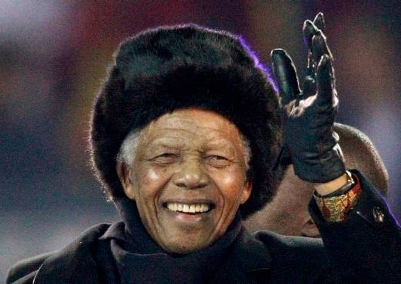 Reuters - Mandela, el primer presidente negro de Sud&#225;frica y Premio Nobel de la Paz, finalmente acudi&#243; al Soccer City para dar por finalizado oficialmente el Mundial de 2010, aunque los asistentes solo pudieron disfrutar de su presencia unos minutos debido al delicado estado de salud del icono sudafricano.