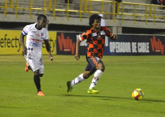 - Una contundente victoria cinco goles por cero consiguió el Deportivo Cali ante el Deportes Quindío en condición de visitante.