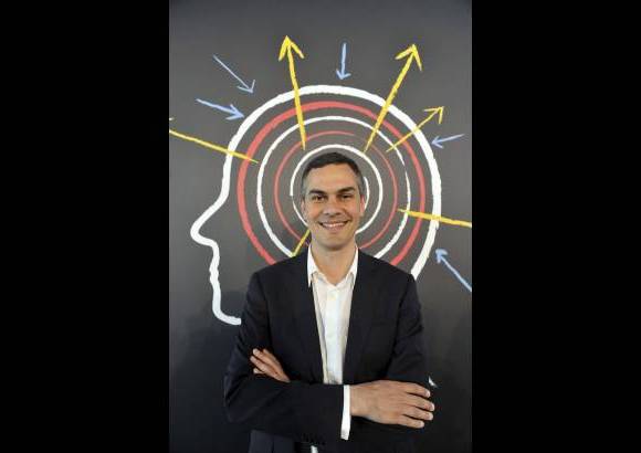 AP - Massimiliano Gioni es el curador de la bienal. &#201;l nombr&#243; el pabell&#243;n central como Palacio enciclop&#233;dico.