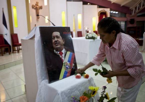 AP - Si Chávez no pudiera asumir, Venezuela iría a nuevas elecciones dentro de 30 días, una situación que podría enfrentar al candidato designado por el propio mandatario, Maduro, con el opositor Henrique Capriles.