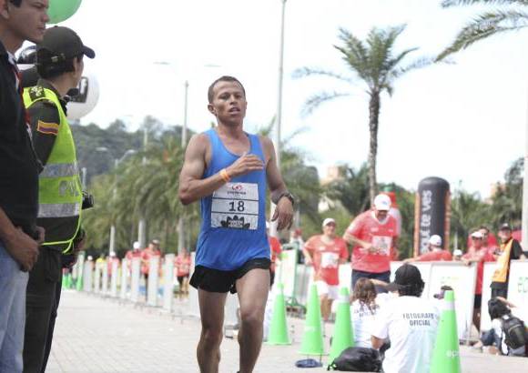 Esteban Jaramillo y Sebastián Salazar - Más de 10 mil competidores se dieron cita en esta histórica cita deportiva que se corría en las modalidades de 5, 10, 21 y 42 kilómetros.