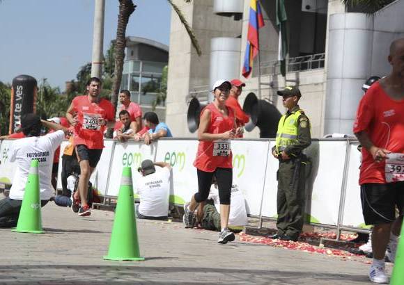 Esteban Jaramillo y Sebastián Salazar - Más de 10 mil competidores se dieron cita en esta histórica cita deportiva que se corría en las modalidades de 5, 10, 21 y 42 kilómetros.