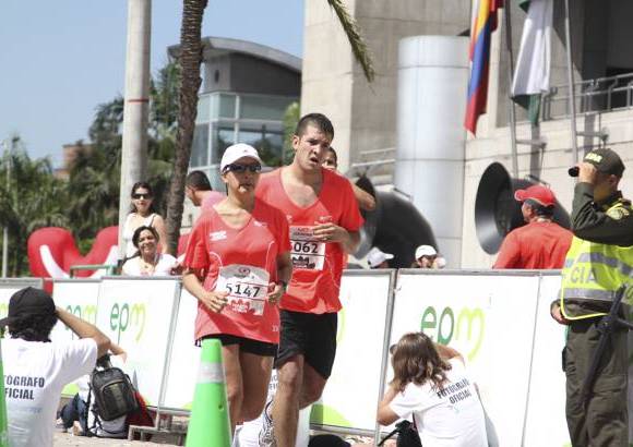 Esteban Jaramillo y Sebastián Salazar - Más de 10 mil competidores se dieron cita en esta histórica cita deportiva que se corría en las modalidades de 5, 10, 21 y 42 kilómetros.