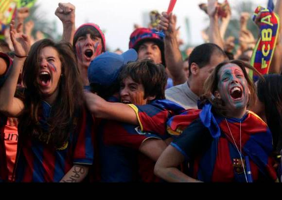 Reuters - Y Guardiola, de 40 años, es el entrenador más joven en lograr un doblete en la máxima competición de clubes del viejo continente.