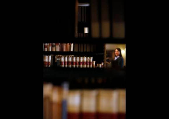 - Actualmente, la Biblioteca del Vaticano tiene unos 150.000 vol&#250;menes de manuscritos.