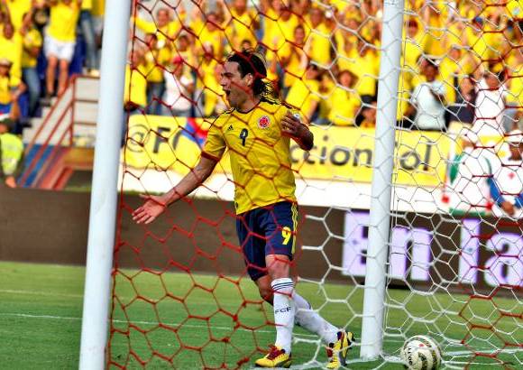 FOTO JUAN ANTONIO SÁNCHEZ - La ansiedad que tomaba cuenta de Radamel Falcao García llegó a su fin con un gol de billarista a los 86 minutos tras un pase desde la izquierda de Pablo Armero.