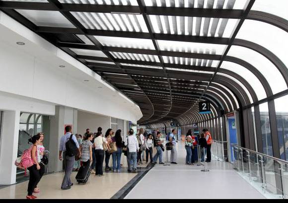 Foto Jaime P&#233;rez - El momento del ingreso al puente de abordaje.