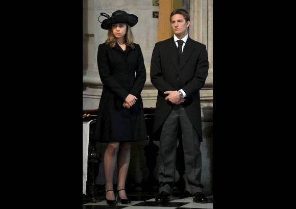 Reuters - Amanda y Michael Thatcher, nietos de la exprimera ministra, durante el funeral de su abuela.