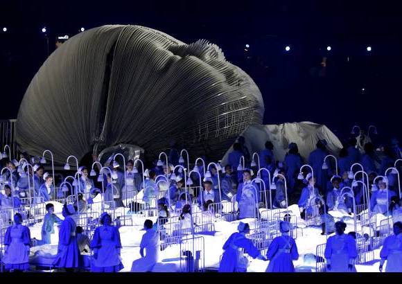 Reuters - Boyle cont&#243; con un presupuesto de 27 millones de libras para la inauguraci&#243;n en la que intervinieron gran parte de los 15.000 voluntarios convocados para la ocasi&#243;n.