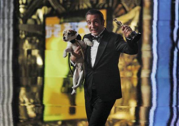 - Al final, los miembros de El artista se robaron el show, incluyendo a este singular perrito.