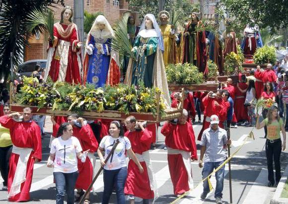 R&#243;binson S&#225;enz - Miles de fieles cat&#243;licos salieron a las diferentes procesiones del Domingo de Ramos, el inicio de las celebraciones de la Semana Mayor.