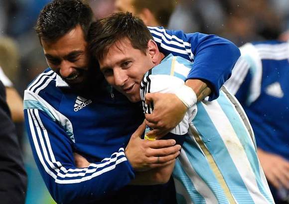 FOTO AFP - Por tercera vez en la historia habr&#225; final entre la albiceleste y los alemanes, con un t&#237;tulo por lado. La &#250;ltima final de Argentina justamente fue ante los germanos. R&#237;o de Janeiro ser&#225; el privilegiado escenario de un hist&#243;rico desempate entre dos potencias del f&#250;tbol mundial.