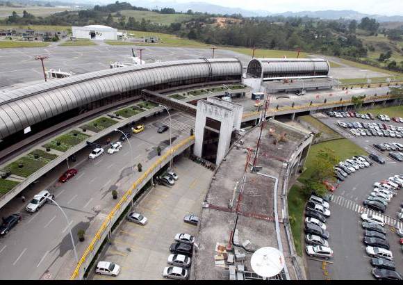 Foto Jaime P&#233;rez - Al fondo, el nuevo muelle nacional del Jos&#233; Mar&#237;a C&#243;rdova.