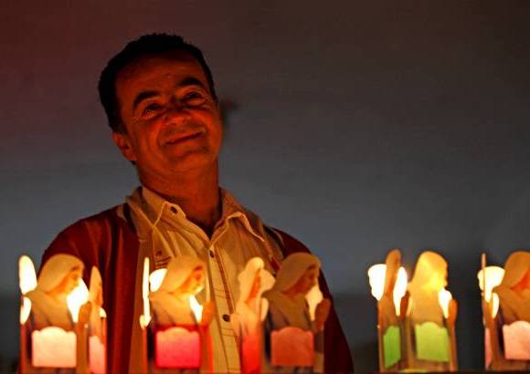 Julio C&#233;sar Herrera - Desde distintos sectores parti&#243; una romer&#237;a que se congreg&#243; en el parque principal, acompa&#241;ando la reliquia de la santa.