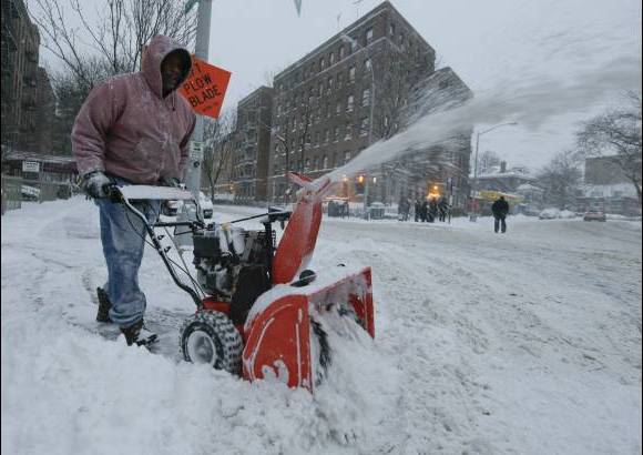 AP - Gran parte del noreste sufrió fuertes nevadas y una caída en picada de las temperaturas el jueves 2 de enero por la noche y la madrugada del viernes 3 de enero, dijo Jared Guyer, meteorólogo del Servicio Meteorológico Nacional.