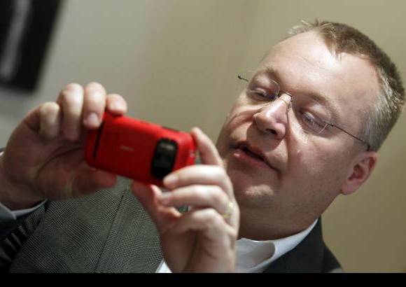 Reuters - Además de los dos nuevos modelos Windows Phone, Nokia reveló un nuevo teléfono con cámara 808, en lo más alto de la gama, que viene con un sensor de cámara de 41 megapixeles, y tres modelos más básicos.