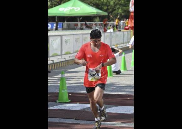 Esteban Jaramillo y Sebasti&#225;n Salazar - M&#225;s de 10 mil competidores se dieron cita en esta hist&#243;rica cita deportiva que se corr&#237;a en las modalidades de 5, 10, 21 y 42 kil&#243;metros.