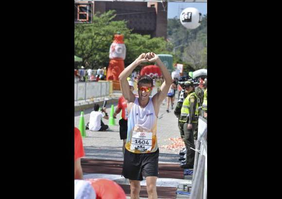 Esteban Jaramillo y Sebasti&#225;n Salazar - M&#225;s de 10 mil competidores se dieron cita en esta hist&#243;rica cita deportiva que se corr&#237;a en las modalidades de 5, 10, 21 y 42 kil&#243;metros.