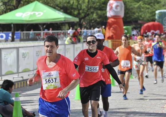 Esteban Jaramillo y Sebasti&#225;n Salazar - M&#225;s de 10 mil competidores se dieron cita en esta hist&#243;rica cita deportiva que se corr&#237;a en las modalidades de 5, 10, 21 y 42 kil&#243;metros.