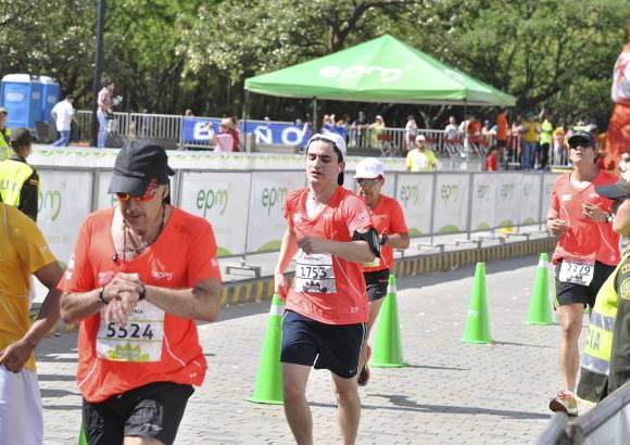 Esteban Jaramillo y Sebasti&#225;n Salazar - M&#225;s de 10 mil competidores se dieron cita en esta hist&#243;rica cita deportiva que se corr&#237;a en las modalidades de 5, 10, 21 y 42 kil&#243;metros.