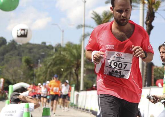 Esteban Jaramillo y Sebasti&#225;n Salazar - M&#225;s de 10 mil competidores se dieron cita en esta hist&#243;rica cita deportiva que se corr&#237;a en las modalidades de 5, 10, 21 y 42 kil&#243;metros.