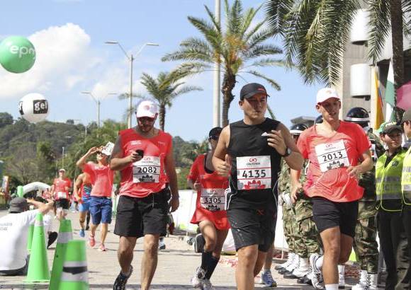 Esteban Jaramillo y Sebasti&#225;n Salazar - M&#225;s de 10 mil competidores se dieron cita en esta hist&#243;rica cita deportiva que se corr&#237;a en las modalidades de 5, 10, 21 y 42 kil&#243;metros.
