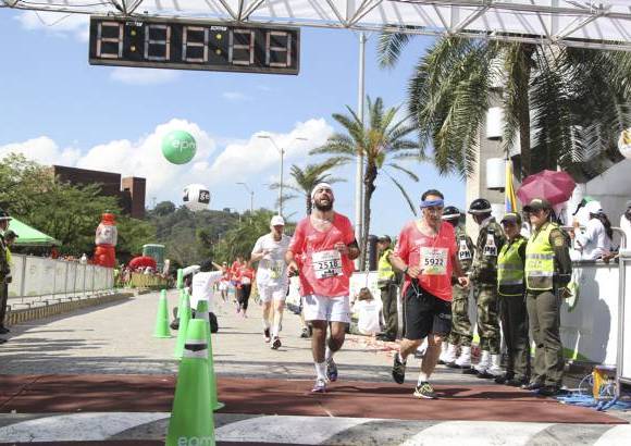 Esteban Jaramillo y Sebasti&#225;n Salazar - M&#225;s de 10 mil competidores se dieron cita en esta hist&#243;rica cita deportiva que se corr&#237;a en las modalidades de 5, 10, 21 y 42 kil&#243;metros.