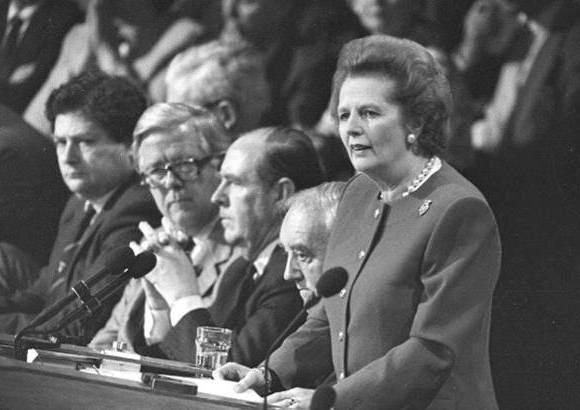 Reuters - Con tes&#243;n y estilo agresivo a la hora de negociar, Thatcher se atrevi&#243; con todo, desde la casi destrucci&#243;n de los sindicatos, el enfrentamiento con el Ira, la defensa de los intereses brit&#225;nicos frente a Europa, sus cr&#237;ticas a la desaparecida URSS y a un conflicto armado en 1982, cuando envi&#243; tropas al Atl&#225;ntico Sur para defender las islas Malvinas de la ocupaci&#243;n argentina