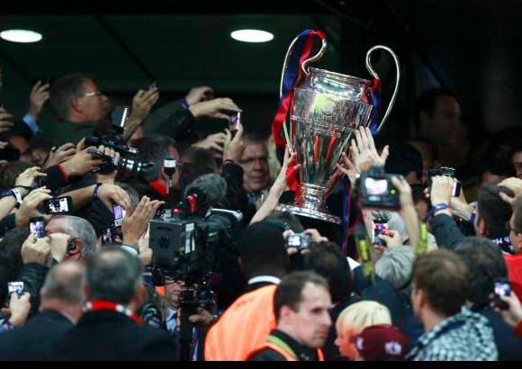 Reuters - Ferguson buscó el revulsivo con la entrada del volante portugués Nani, pero el equipo catalán se dedicó a cuidar la ventaja e incluso tuvo alguna que otra ocasión para estirar la diferencia.