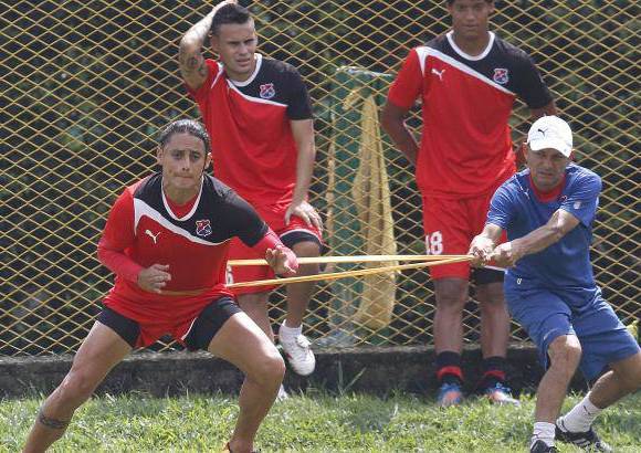 - Esta semana ha sido de mucha exigencia física en el Medellín, como lo demuestra Giovanni Hernández.