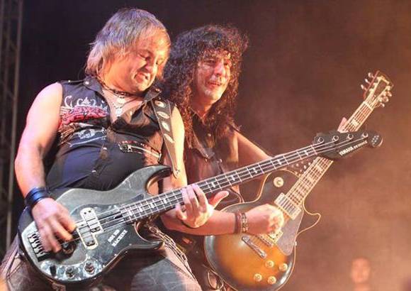 - Mago de Oz tiene influencias de bandas m&#237;ticas como Iron Maiden, Deep Purple, Helloween y Rainbow.