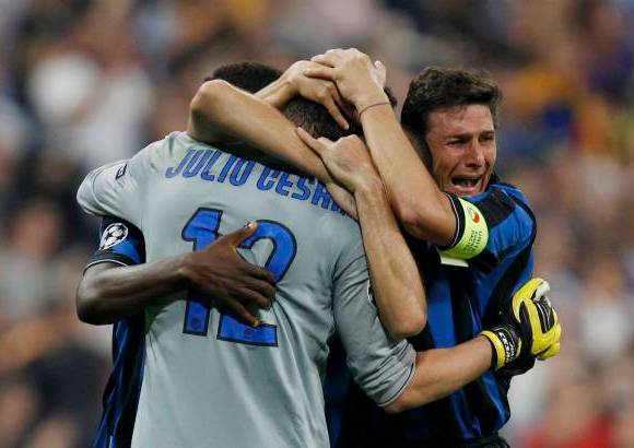 Reuters - La alegría y las lágrimas de los jugadores del Inter al lograr el título.