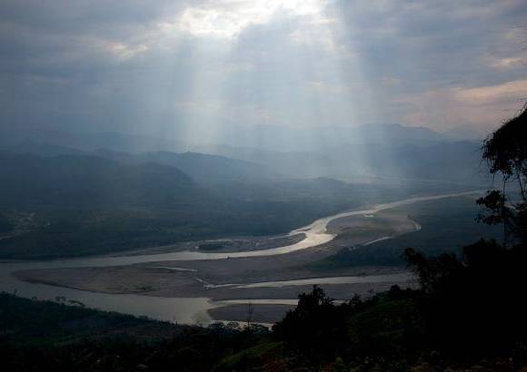 AP - Pichari se ubica en las m&#225;rgenes del r&#237;o Apur&#237;mac en un valle extenso que, seg&#250;n Naciones Unidas, produce 56% de las hojas de coca de Per&#250;.