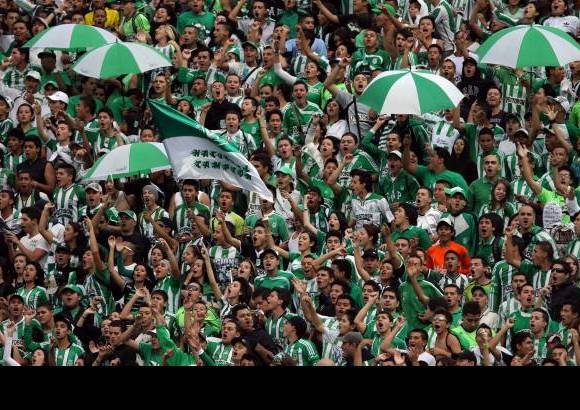 Jaime P&#233;rez - Los del Sur no pararon de alentar y disfrutaron el d&#237;a y la fiesta verde y blanca.