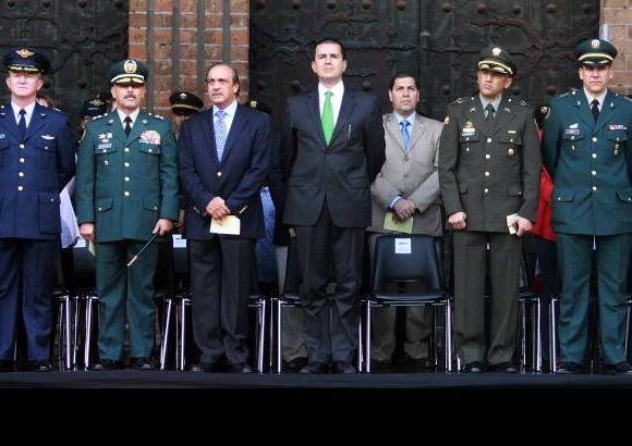 R&#243;bison S&#225;enz - A la celebraci&#243;n del 20 de julio, en el Parque de Bol&#237;var, asistieron las autoridades locales.