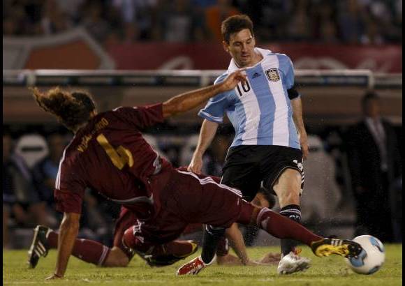 Reuters - Messi anot&#243; un gol de penal en el encuentro ante los venezolanos.