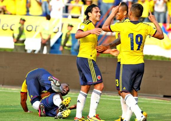 FOTO JUAN ANTONIO SÁNCHEZ - El calor intenso hizo que los jugadores de ambas selecciones bajaran el ritmo por momentos, sin embargo, Colombia mostró superioridad.